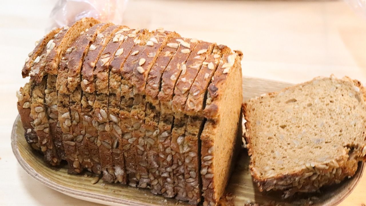 Make Your Kitchen Unique: DIY Wooden Bread Bin